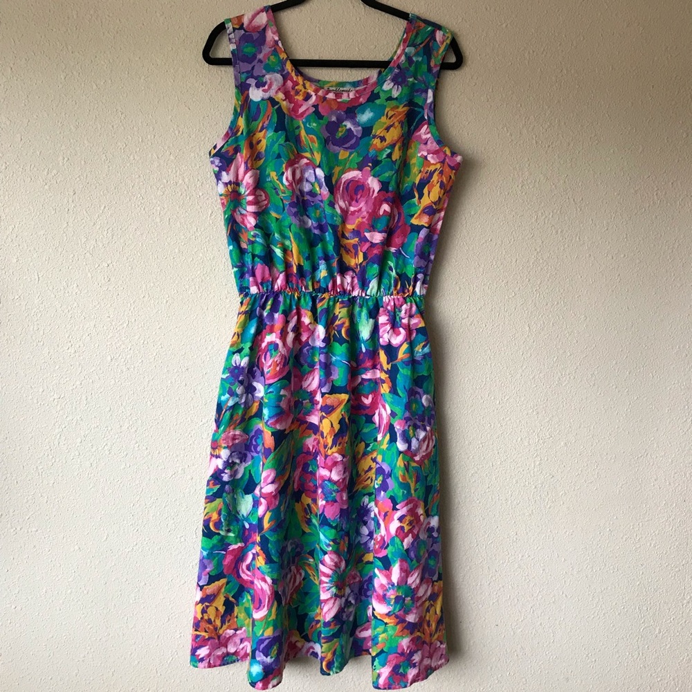 Vintage floral tea dress with pockets